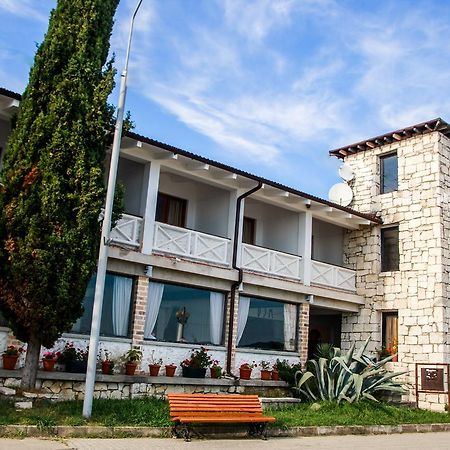 Dem Hotel Sukhumi Bagian luar foto