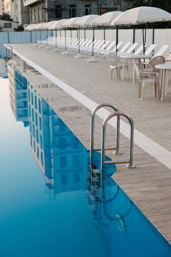 Dem Hotel Sukhumi Bagian luar foto