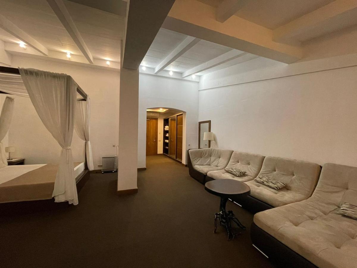 Dem Hotel Sukhumi Bagian luar foto