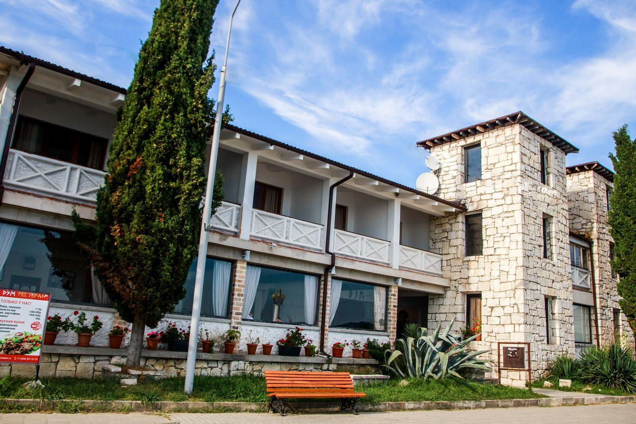 Dem Hotel Sukhumi Bagian luar foto