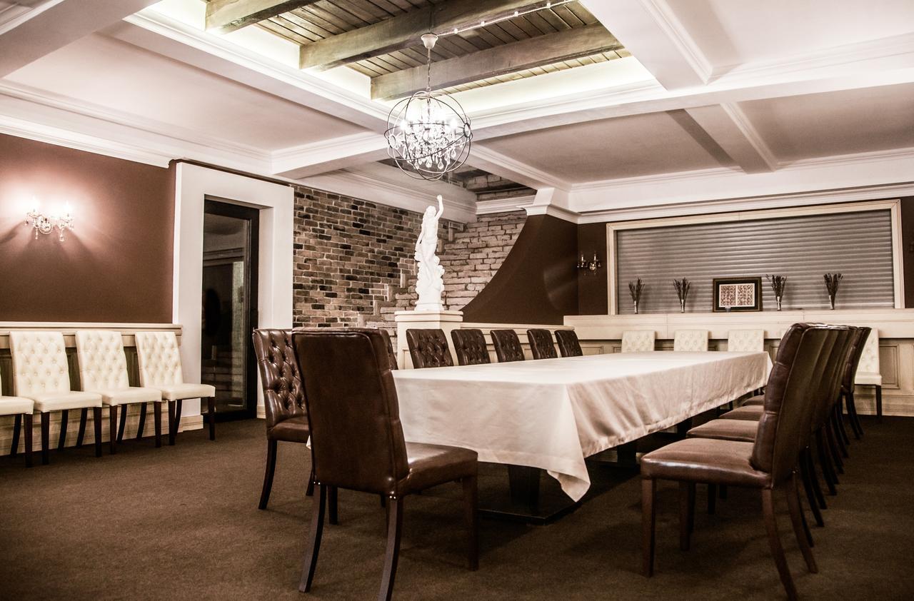 Dem Hotel Sukhumi Bagian luar foto
