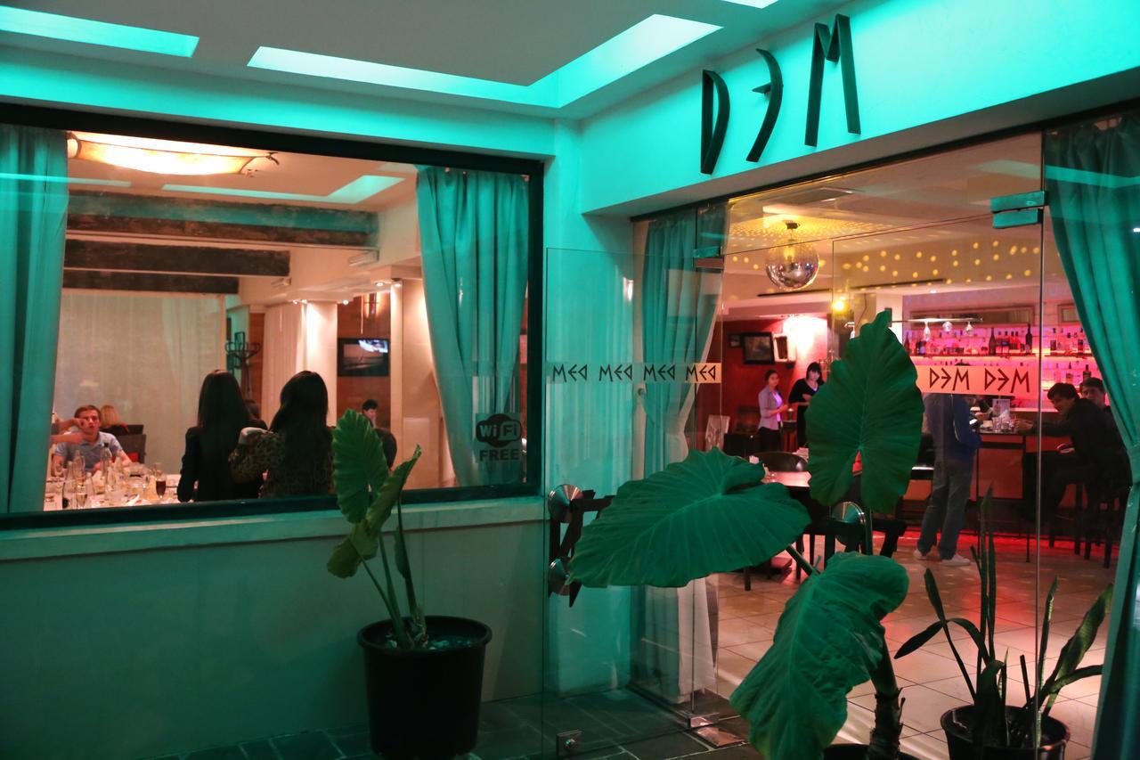 Dem Hotel Sukhumi Bagian luar foto
