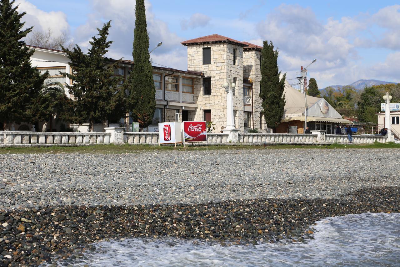 Dem Hotel Sukhumi Bagian luar foto